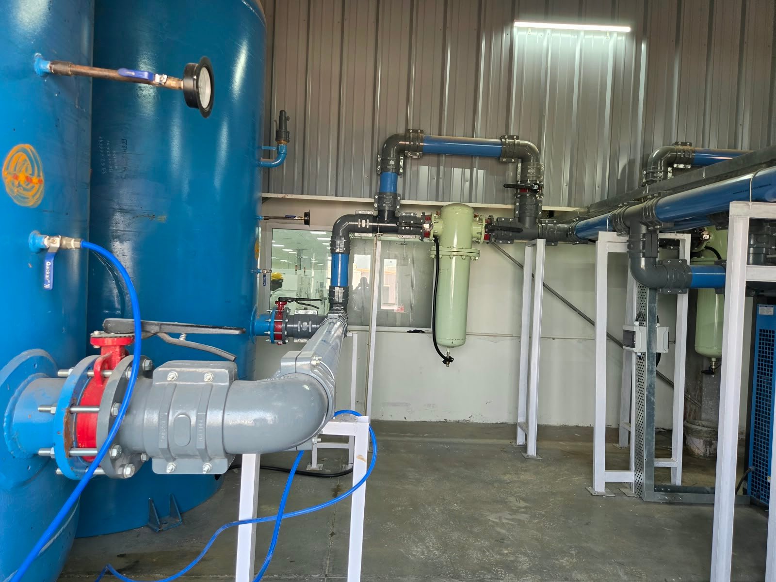 Dual Air Receiver Buffer Vessels