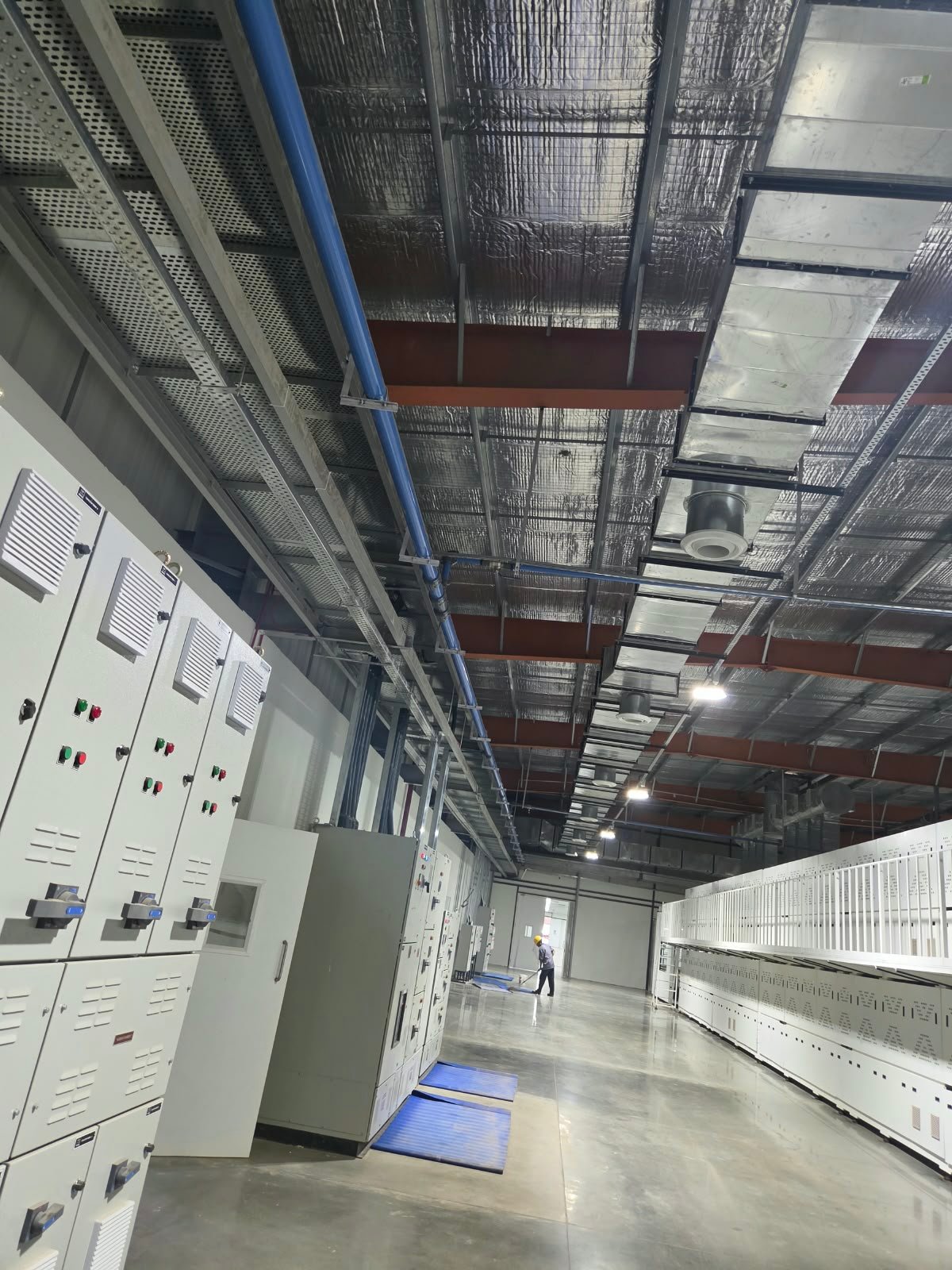 High-Bay Ceiling Ring Main